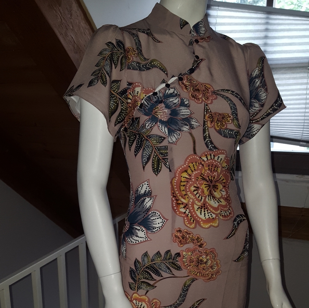 Stone Cold Fox Lure Dress in Magnolia Print